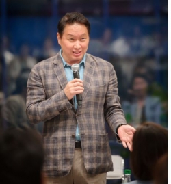 최태원 SK회장이 30일 서울 한남동에서 열린 사회적가치연구원 이전 개원식에서 인사말을 하고 있다. (사진=SK)