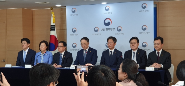 홍남기 부총리가 정부서울청사에서 일본의 경제보복에 대한 대책을 발표하고 있다. (사진=서울파이낸스 DB)