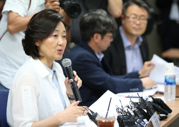 박영선 중소벤처기업부 장관이 6일 오후 서울 여의도 중소기업중앙회에서 열린 '일본 수출규제에 따른 중소기업 애로청취 간담회'에서 인사말을 하고 있다. (사진=연합뉴스)