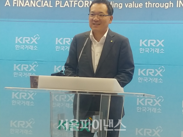 정연우 대신증권 리서치센터장이 17일 서울 여의도 한국거래소에서 열린 기자간담회에서 자산시장에 대해 전망하고 있다.(사진=박조아 기자)