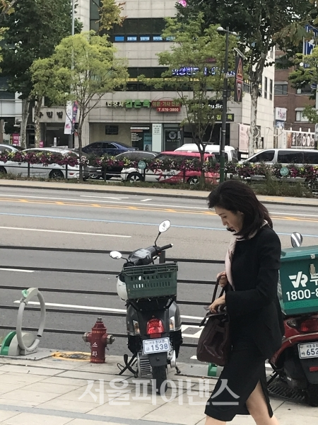 노소영 아트센터 나비 관장이 27일 법원에 들어가고 있다. (사진=윤은식 기자)