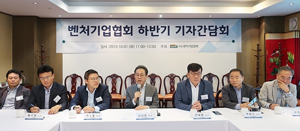 안건준 벤처기업협회 회장이 질문에 답하고 있다.(사진=벤처기업협회)