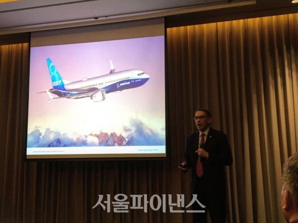 15일 항공업계에 따르면 랜디 틴세스 보잉상용기 마케팅 부사장은 지난 14일 서울 여의도 콘래드호텔에서 열린 글로벌 항공시장 전망 간담회에서 