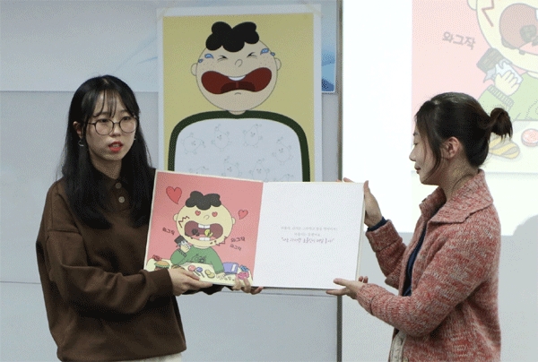 한양여자대학교 학생들이 6일 서울 중구 쌍림동 CJ제일제당센터에서 장 건강 주제 동화인 '바울이의 뱃속을 지켜줘!'를 선보이고 있다. (사진=CJ프레시웨이) 