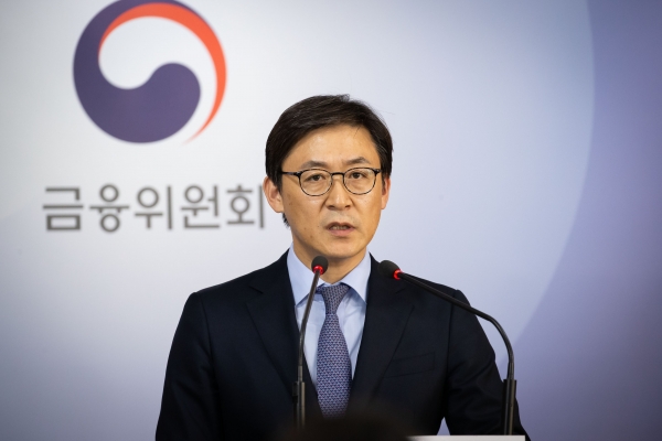 권대영 금융위 금융혁신기획단장이 2일 서울 종로구 정부서울청사 합동브리핑실에서 혁신금융서비스 지정 관련내용을 설명하고 있다. (사진=금융위원회)