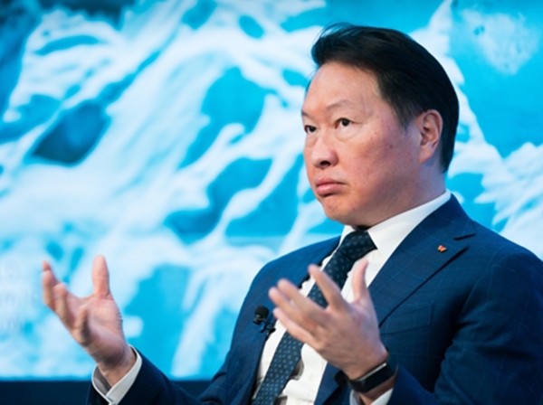 1월 23일 스위스 다보스 콩그레스센터에서 열린 세계경제포럼(다보스포럼) 공식세션에서 토론하는 최태원 SK 회장.(사진=연합뉴스)