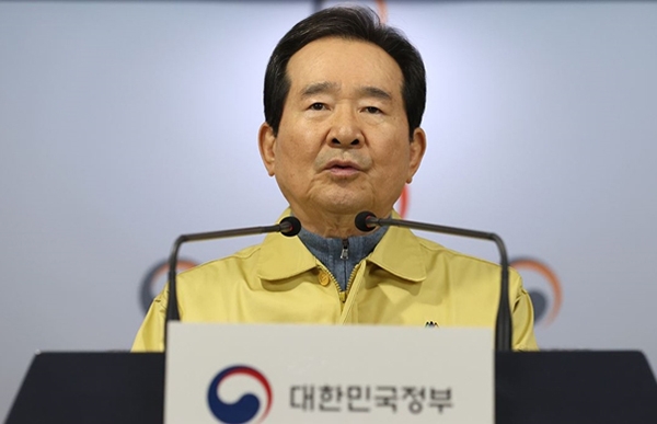 정세균 국무총리가 22일 오후 정부서울청사에서 신종 코로나바이러스 감염증(코로나19)이 전국적 확산세로 접어든 것과 관련해 대국민담화를 발표하고 있다.(사진=연합뉴스)