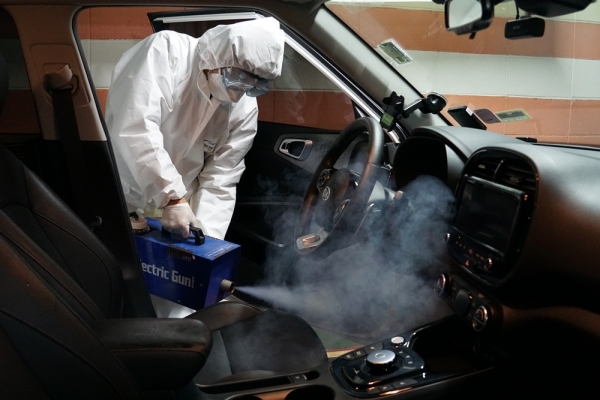 코로나19 확산 방지를 위한 방역하는 모습. (사진=그린카)