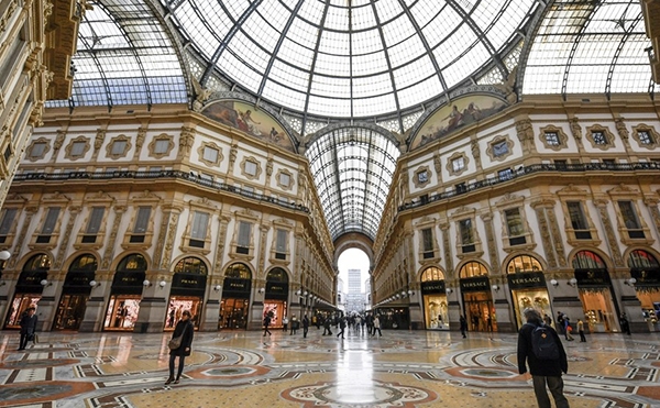 코로나19로 한산한 이탈리아 밀라노 유명 쇼핑몰(사진=연합뉴스)