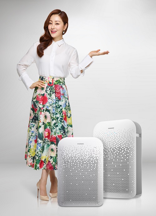 청호나이스 모델 오나라와, ‘청호 공기청정기 A600S’(왼쪽), ‘청호 공기청정기 A600’(오른쪽) (사진=청호나이스)