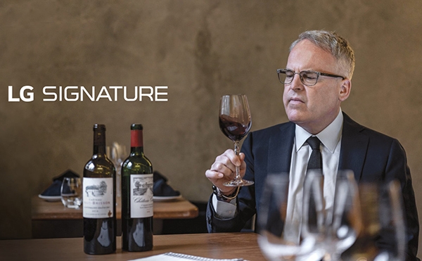 LG전자가 세계적인 와인 평론가 제임스 서클링을 超프리미엄 LG 시그니처의 앰버서더로 선정했다.(사진=LG전자)