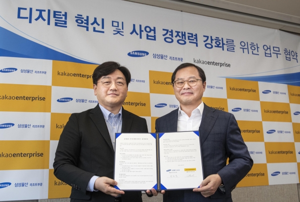 (왼쪽부터) 백상엽 카카오엔터프라이즈 대표, 정금용 삼성물산 리조트부문 대표 (사진=카카오엔터프라이즈)