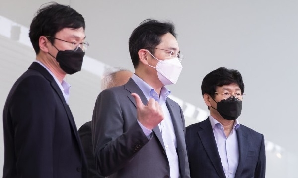 삼성디스플레이 아산사업장 방문한 이재용 부회장. (사진=삼성전자)