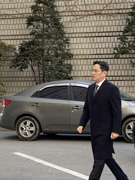 이재용 삼성전자 부회장이 법정으로 향하고 있다.(사진=윤은식 기자)