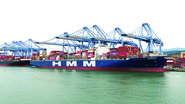 새 CI를 적용한 HMM 1만1000TEU급 컨테이너선. (사진=HMM)