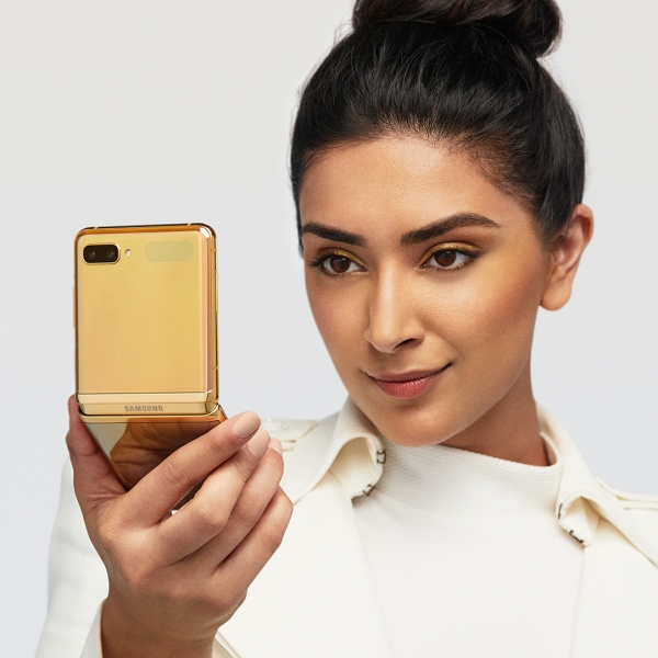 삼성 갤럭시 Z 플립 '미러 골드' 색상. (사진=삼성전자)