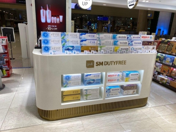 인천국제공항 제1여객터미널 입국장에 자리하고 있는 에스엠면세점이 12일부터 담배를 팔 수 있게 됐다. (사진=SM면세점)