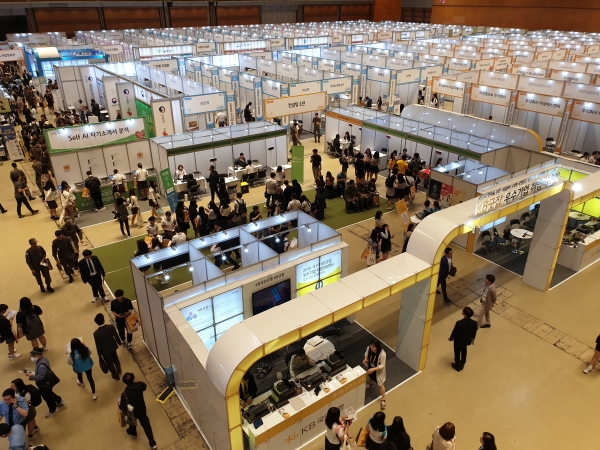 KB국민은행이 코엑스에서 'KB굿잡 우수기업 취업박람회'를 진행하고 있다. (사진=서울파이낸스DB)