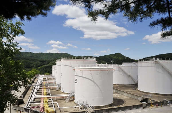 일렬로 늘어선 석유저장탱크.(사진=대한송유관공사)