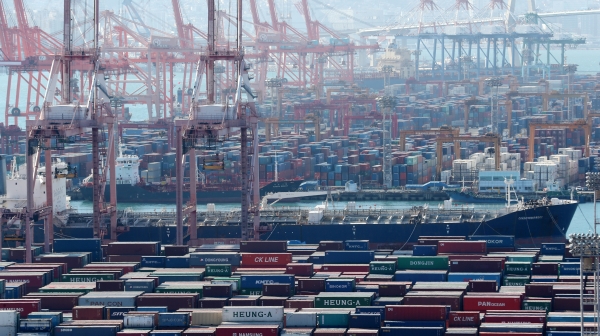 부산항 부두에 선적대기중인 수출 컨테이너의 모습. (사진=연합뉴스)