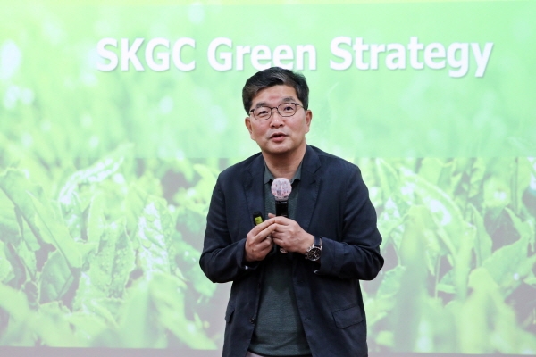 나경수 SK종합화학 사장이 지난 20일 SK서린빌딩에서 '그린 중심의 딥체인지 전략'에 대해 설명하고 있다. (사진=SK이노베이션)