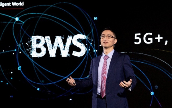 멩보 카이(Cai Mengbo) 화웨이 캐리어비즈니스그룹 최고마케팅책임자(CMO)가 기조연설을 진행하고 있다. (사진=화웨이)