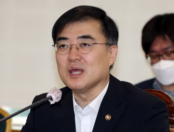 손병두 금융위원회 부위원장이 30일 오전 서울 중구 은행회관에서 열린 비상경제중앙대책본부 금융리스크 대응반 회의에서 발언을 하고 있다. (사진=연합뉴스)