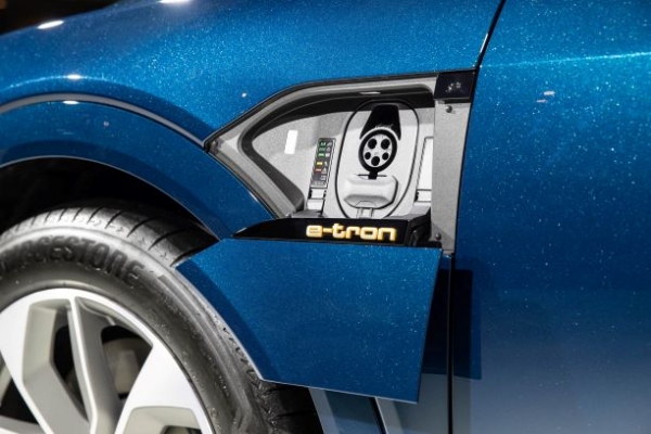 e-트론(e-tron) 55 콰트로 전기 충전구 (사진= 아우디)