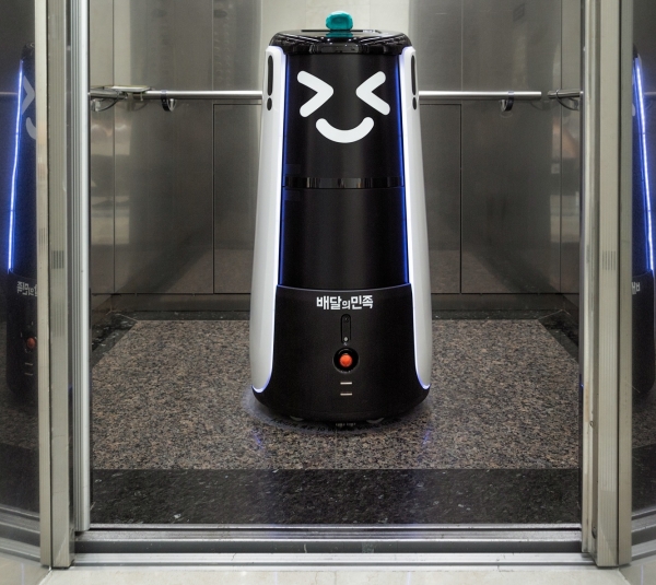 신축 공동주택 최초로 ‘포레나 영등포’에 적용 예정인 실내 배달로봇 이미지. (사진= 우아한형제들)