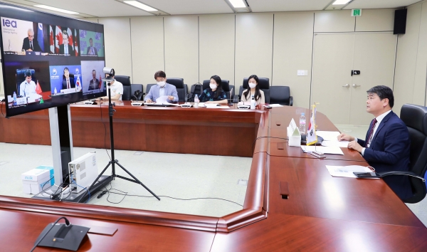 주영준 산업통상자원부 에너지자원실장이 지난 5월 29일 진행된 '국제에너지기구(IEA) 장관급 라운드테이블 영상회의'에 참석해 발언하고 있다. (사진=산업통상자원부)