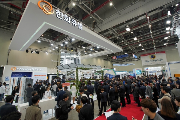 2019 국제그린에너지엑스포에 참가한 한화큐셀 부스 현장.(사진=한화큐셀)