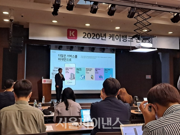 이문환 케이뱅크 행장이 4일 서울 중구 은행회관에서 열린 기자간담회에서 향후 경영 계획에 대해 밝히고 있다. (사진=김현경 기자)