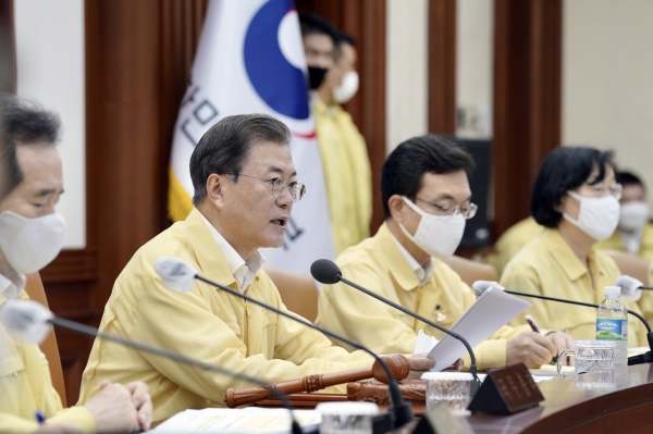 문재인 대통령이 11일 오전 정부서울청사에서 집중호우 긴급점검회의를 주재하고 있다. (사진=연합뉴스)