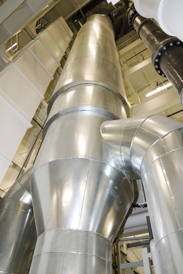 HMM 상트페테르부크호에 설치된 스크러버(탈황장치). (사진=HMM)