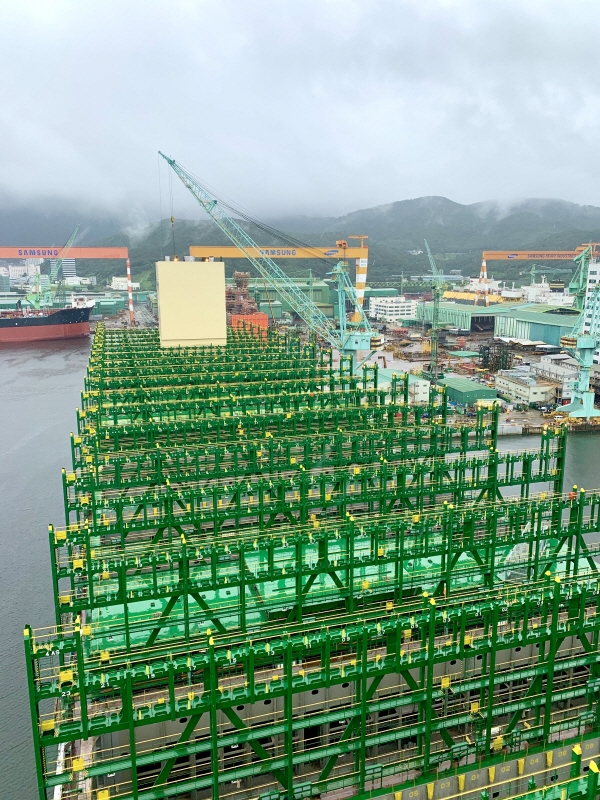 브릿지에서 바라본 선박. (사진=HMM)