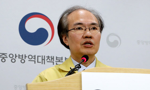 14일 충북 오송 질병관리본부에서 브리핑 하고 있는 권준욱 중앙방역대책본부 부본부장.