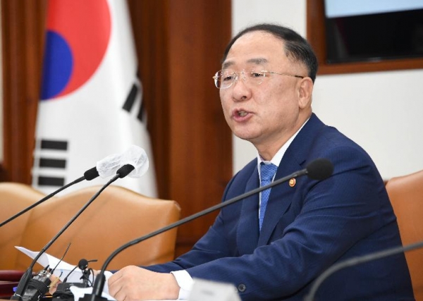 홍남기 부총리 겸 기획재정부 장관이 18일 서울 광화문 정부서울청사에서 열린 '제22차 국유재산정책 심의위원회'를 주재, 모두발언을 하고 있다.(사진=기획재정부)