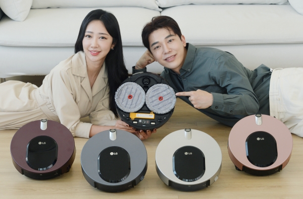 물걸레 전용 로봇청소기 'LG 코드제로 M9 씽큐' (사진=LG전자)