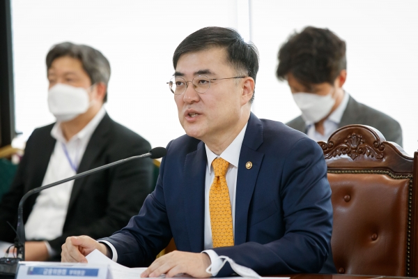 손병두 금융위원회 부위원장이 '금융리스크 대응반 회의'를 주재하고 있다. (사진=금융위원회)