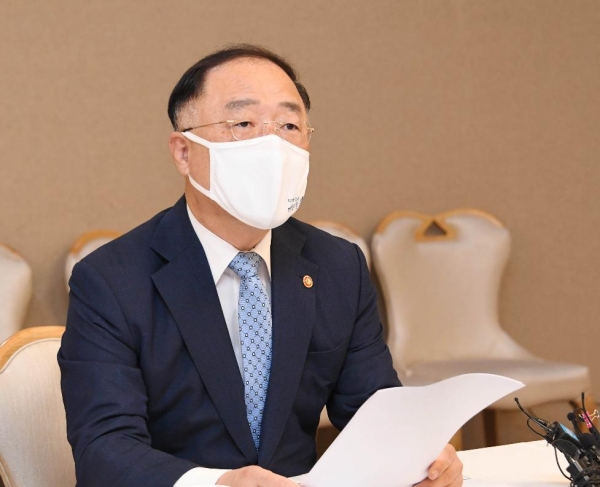 홍남기 경제부총리 겸 기획재정부 장관이 2일 서울 광화문 정부서울청사에서 열린 '제5차 부동산시장 점검 관계장관회의'를 주재, 모두발언을 하고 있다. (사진= 기획재정부)