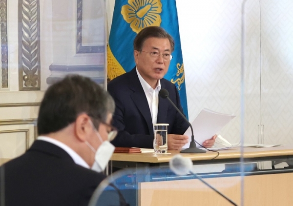 문재인 대통령이 3일 오전 청와대에서 제1차 한국판 뉴딜 전략회의를 주재하고 있다. (사진=연합뉴스)
