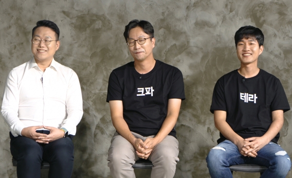 조이시티 온라인 신작 발표회 전경. (왼쪽부터) 박준승 조이시티 이사, 엔드림 조승기 전략 실장, 테이크파이브스튜디오스 나일영 대표. (사진=조이시티)