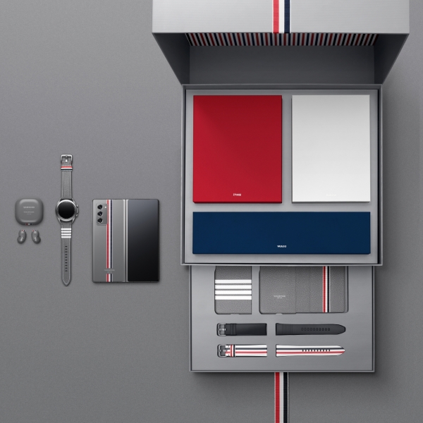 '갤럭시 Z 폴드2 톰브라운 에디션' 패키지. (사진=삼성전자)