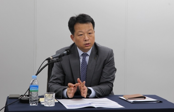 최대현 산업은행 기업금융부문 부행장이 11일 오후 브리핑을 열고 아시아나항공 M&A 무산을 공식 선언했다. (사진=산업은행)