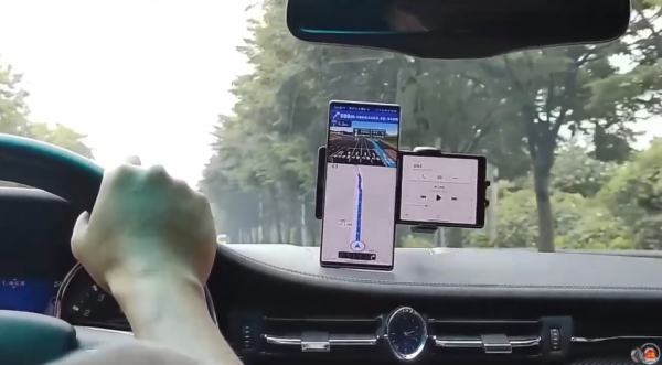 LG '윙' 실물 테스트 영상. (사진=안드로이드 어쏘리티 캡쳐)