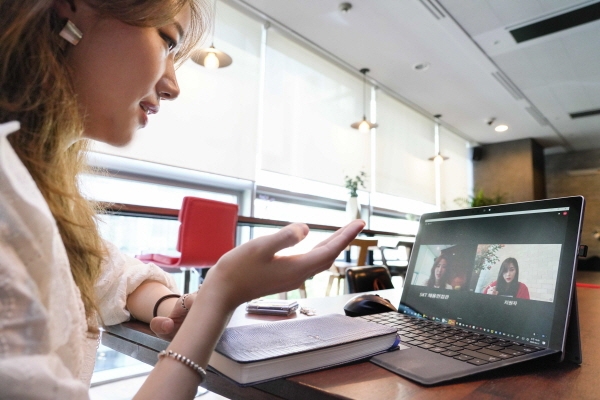 SK텔레콤이 지난 상반기 업계 최초로 '인택트 그룹면접'을 실시한데 이어 하반기 채용에 1대 1 '인택트 채용 상담'을 도입해 또 한번 채용 방식 혁신에 나선다. (사진=SK텔레콤)