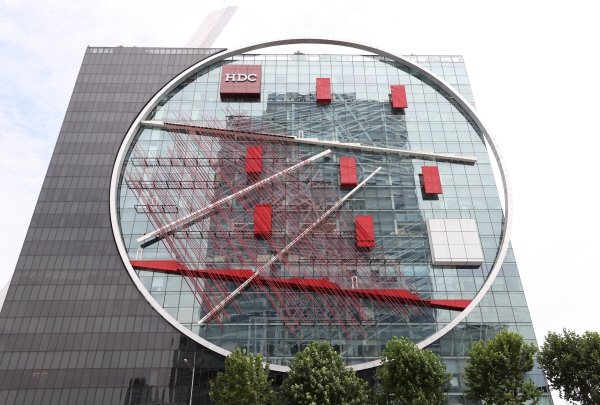 15일 관련 업계에 따르면 신용평가사들이 HDC현대산업개발(이하 현산) 및 지주사인 HDC의 신용등급을 하향 검토 대상에서 일제히 해제했다. (사진=HDC현대산업개발)