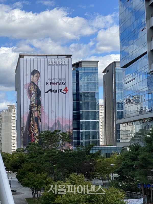'미르4' 꾸며진 위메이드 사옥. (사진=이호정 기자)