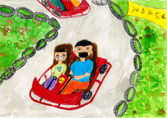 LG헬로비전 '자녀그림 콘테스트'에 출품한 주하성(초3) 어린이의 작품. 마스크를 낀 채 가족과 카트를 타는 모습을 그림에 담았다. (사진=LG헬로비전)