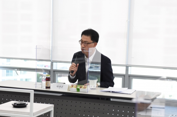 22일 서울 마포구 공덕동 국가임상시험지원재단에서 열린 감염병임상시험센터 협의체 회의에서 배병준 국가감염병임상시험사업단 단장이 발언을 하고 있다. (사진=국가임상시험지원재단)